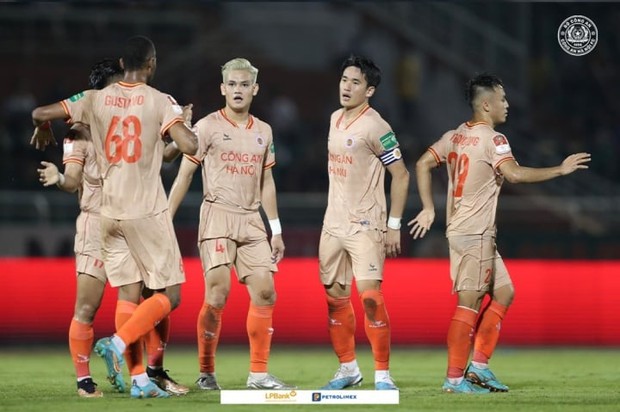 Cựu tuyển thủ U23 Việt Nam ghi bàn lịch sử, đưa CLB Công an Hà Nội lên ngôi vô địch V-League
