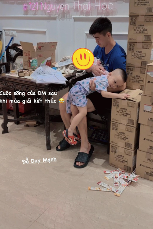 Bí mật món quà Rằm 7: Gia đình Quang Hải, Văn Hậu liên hoan đầy cảm xúc khi Văn Đức đưa con về quê