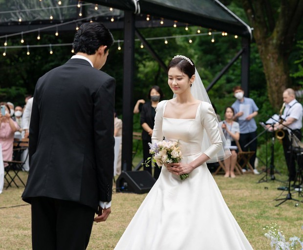 Top 4 bậc tình yêu bí mật Kbiz: Jang Nara công khai lời hứa cưới sau 22 năm, cặp chị em gây sốc hơn kém 5 tuổi