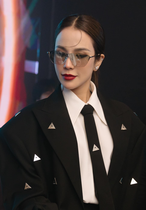 Diệp Lâm Anh: Kỷ lục doanh thu livestream bán hàng 4 tỷ đồng!