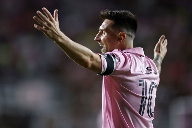 Having spent August playing non-stop, it's time for Messi to take a break – Photo 8.