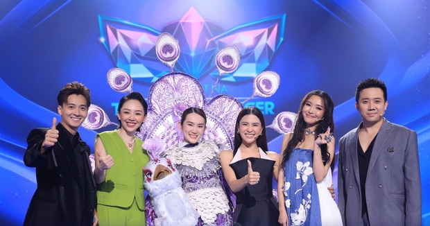 Học vấn khủng của Hoàng Mỹ An (Ca sĩ mặt nạ): Nhận 3 học bổng trường Mỹ danh tiếng, tốt nghiệp điểm gần tuyệt đối - Ảnh 3. Học vấn khủng của Hoàng Mỹ An (Ca sĩ mặt nạ): Nhận 3 học bổng trường Mỹ danh tiếng, tốt nghiệp điểm gần tuyệt đối - Ảnh 3.