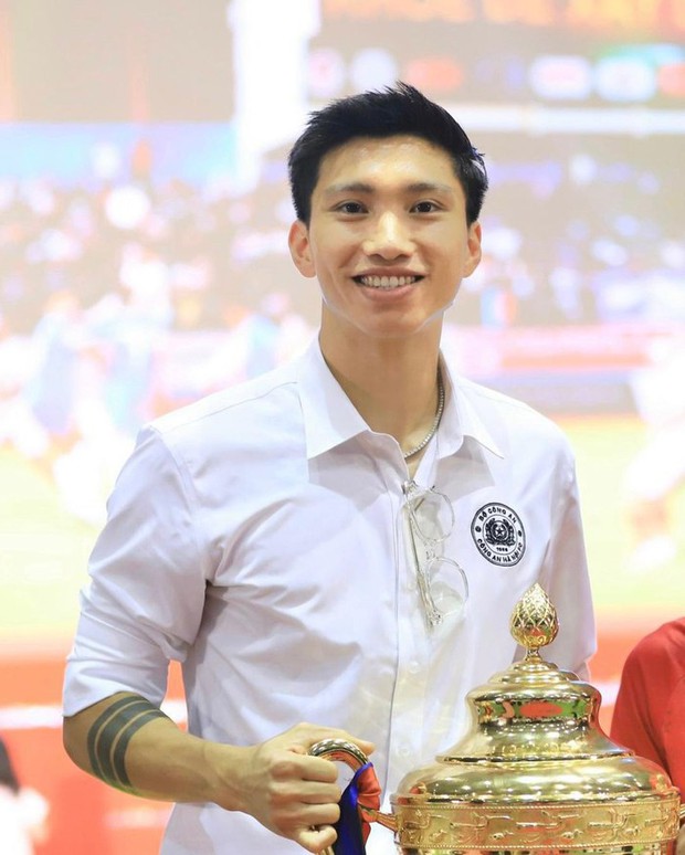 Đoàn Văn Hậu: Ngôi sao Việt tự hào khi nhận danh hiệu tiêu biểu