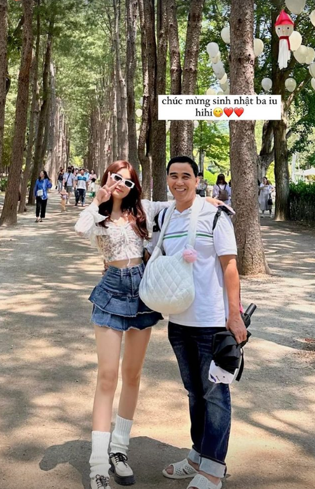 Con gái út 15 tuổi của Quyền Linh: Mặc gợi cảm khoe dáng, nhan sắc và thần thái khác hẳn chị gái - Ảnh 5. Con gái út 15 tuổi của Quyền Linh: Mặc gợi cảm khoe dáng, nhan sắc và thần thái khác hẳn chị gái - Ảnh 5.