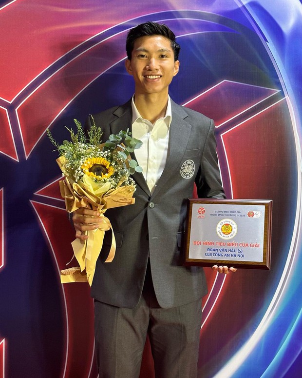 Đoàn Văn Hậu: Ngôi sao Việt tự hào khi nhận danh hiệu tiêu biểu