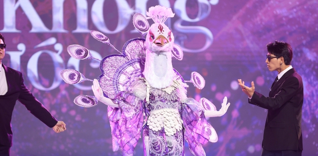 Bạch Khổng Tước Hoàng Mỹ An: Đột phá khiêu vũ, con nuôi của nữ ca sĩ gây sốt làm mascot?