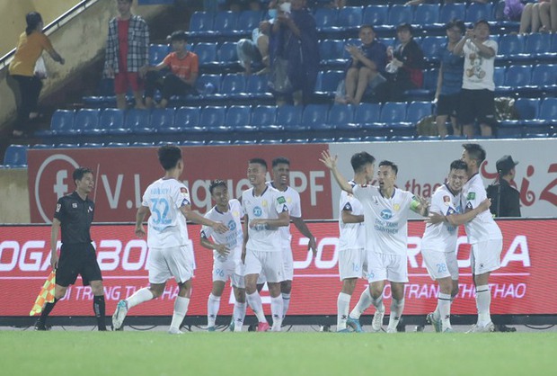 VPF 'hành động' để đội bóng Nam Định 'thức tỉnh' và 'phiêu' trên sân cỏ