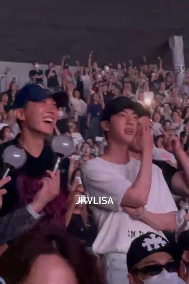 J-Hope và Jin của BTS xuất hiện đầy bất ngờ tại concert của Suga và gây sốt với hành động đặc biệt