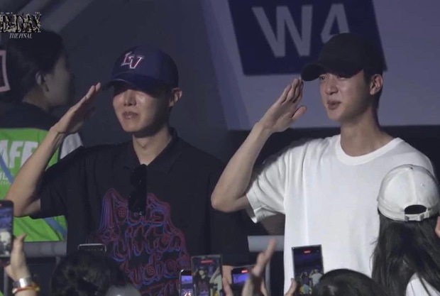 J-Hope và Jin của BTS xuất hiện đầy bất ngờ tại concert của Suga và gây sốt với hành động đặc biệt