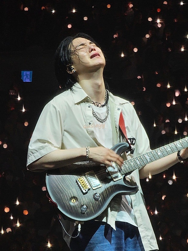 J-Hope và Jin của BTS xuất hiện đầy bất ngờ tại concert của Suga và gây sốt với hành động đặc biệt