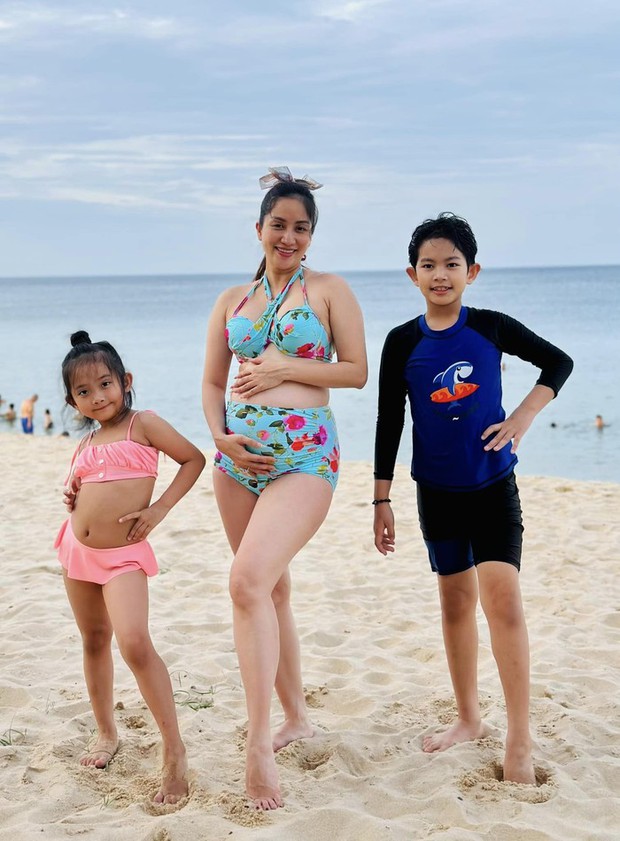 Khánh Thi khoe vẻ đẹp rạng ngời bên bụng bầu tình yêu, khiến Phan Hiển xa nhà nhớ nhung