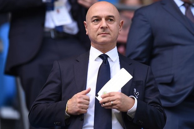 Phản ứng nảy lửa của Chủ tịch Tottenham sau thông điệp ám chỉ từ Bayern