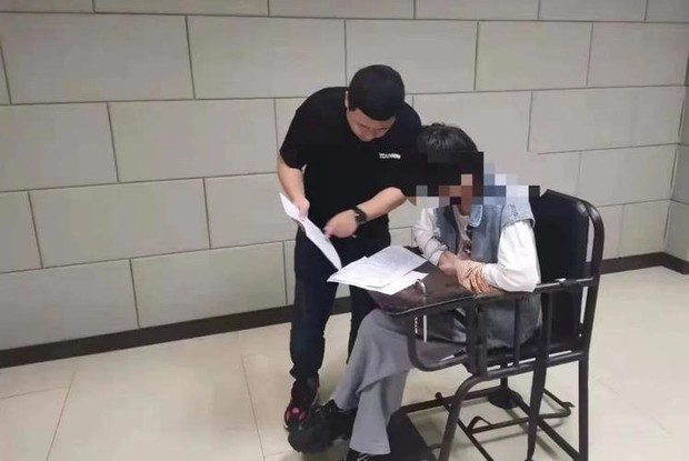 Bị Công an giả lừa chuyển hết tiền tiết kiệm 10 năm của cả nhà, Công an “thật” làm đúng một việc, 15 phút sau nạn nhân thu hồi được tiền - Ảnh 1. Bị Công an giả lừa chuyển hết tiền tiết kiệm 10 năm của cả nhà, Công an “thật” làm đúng một việc, 15 phút sau nạn nhân thu hồi được tiền - Ảnh 1.