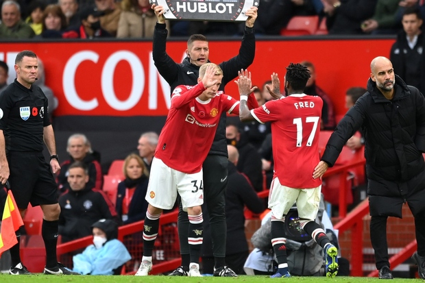 MU thanh lý 2 tiền vệ, Barca nhắm hai sao Man City: Bí mật hấp dẫn bên trong