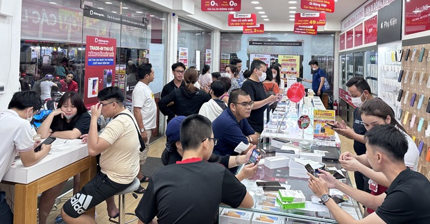 Chơi dai nhất trong cuộc chiến giá rẻ, chuỗi bán lẻ di động thừa nhận gần như không có lợi nhuận - Ảnh 1. Chơi dai nhất trong cuộc chiến giá rẻ, chuỗi bán lẻ di động thừa nhận gần như không có lợi nhuận - Ảnh 1.