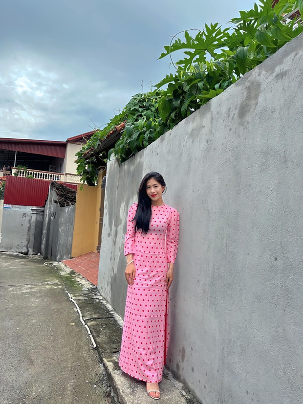 'Cơn lốc đường biên' Thanh Nhã thướt tha trong tà áo dài