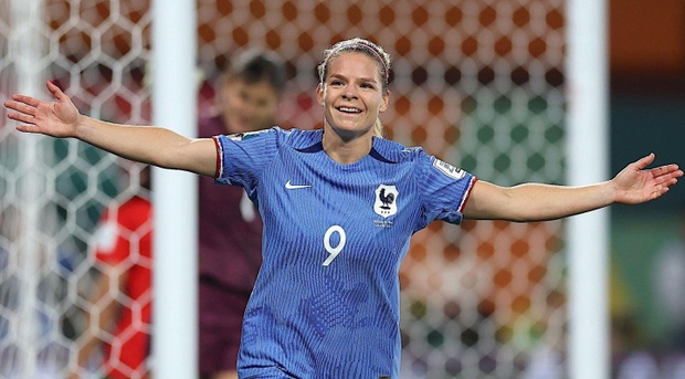 Pháp ghi bốn bàn thắng liên tiếp, chắc chắn bước vào tứ kết World Cup nữ 2023