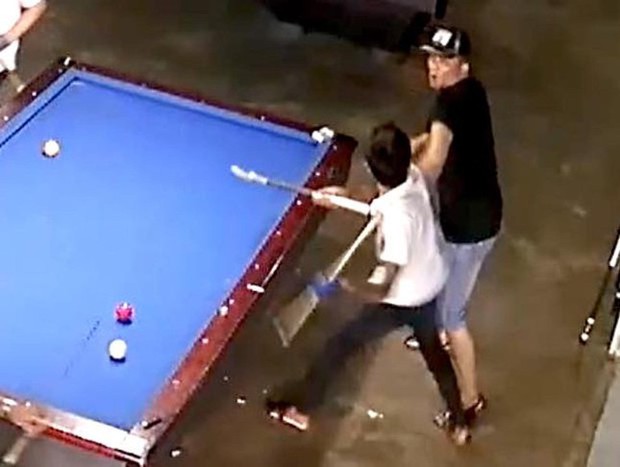 Kịch tính kinh hoàng! Sự mâu thuẫn tàn bạo tại quán bida khiến bạn thân suýt mất mạng