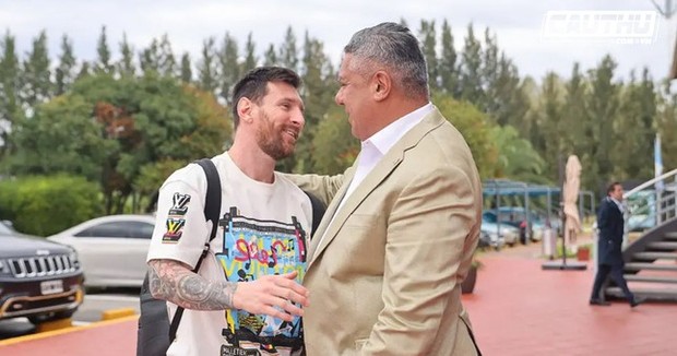 Nhân viên mất việc vì dám làm phiền Messi - Ảnh 1.