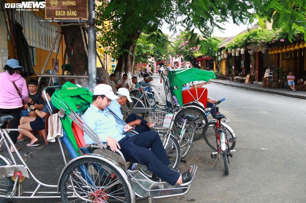 Phố cổ Hội An lưa thưa du khách trong ngày đầu nghỉ lễ Quốc khánh - Ảnh 9.