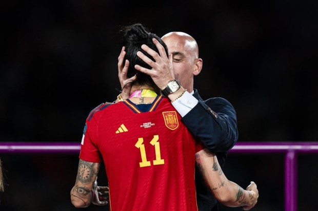 Cầu thủ bị sàm sỡ tại World Cup nữ: Chủ tịch FIFA lên tiếng gây bất ngờ!