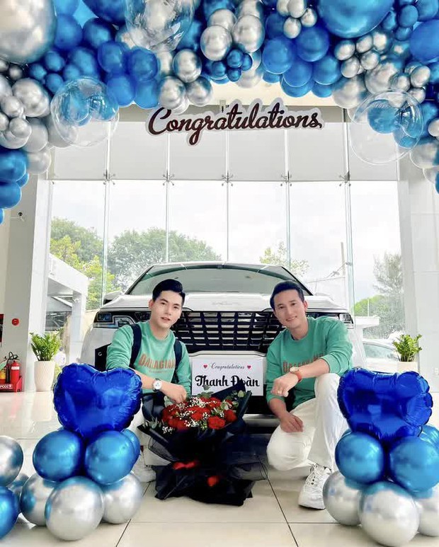 Sao Vbiz khoe biệt thự 3000m2, trình làng đám hỏi đầy ấn tượng cùng bạn đồng giới