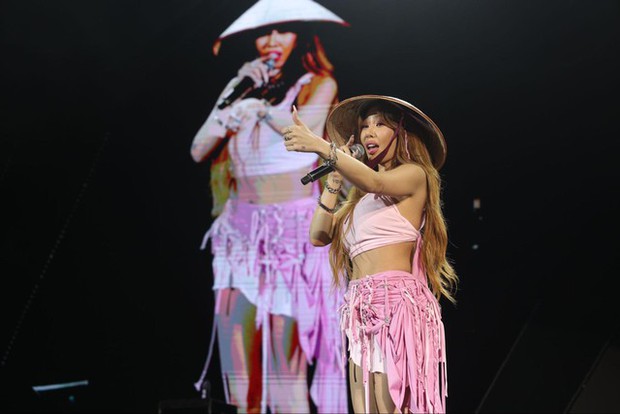 Chị đại Kpop Jessi cũng mê Việt Nam lắm: Đội nón lá, liên tục nói tôi yêu các bạn - Ảnh 10. Chị đại Kpop Jessi cũng mê Việt Nam lắm: Đội nón lá, liên tục nói tôi yêu các bạn - Ảnh 10.