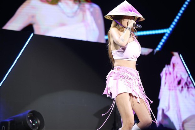 Chị đại Kpop Jessi cũng mê Việt Nam lắm: Đội nón lá, liên tục nói tôi yêu các bạn - Ảnh 8. Chị đại Kpop Jessi cũng mê Việt Nam lắm: Đội nón lá, liên tục nói tôi yêu các bạn - Ảnh 8.