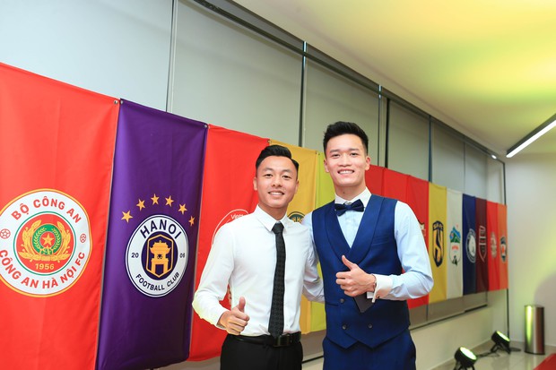 Dàn cầu thủ Việt cực chất đổ bộ đến lễ trao giải VLeague 2023