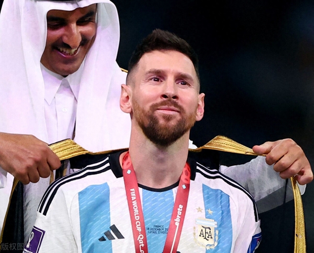 10 LESSONS from soccer superstar Messi: Don't sell out your friends, don't chase money, always give everything - Photo 5.