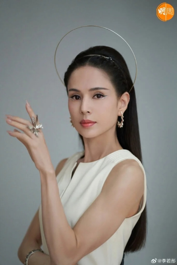 Tiểu Long Nữ thể hiện vai diễn kinh điển vượt trội sau 28 năm, sắc đẹp tuổi U60 gây choáng