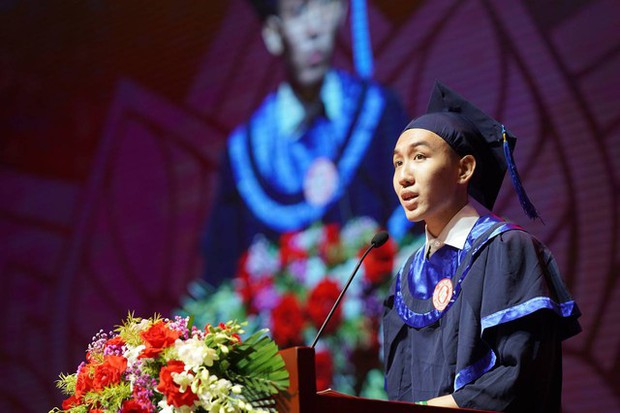 Toàn cảnh lễ trao bằng tốt nghiệp tại trường ĐH được mệnh danh Harvard Việt Nam của gần 1.800 sinh viên - Ảnh 6.