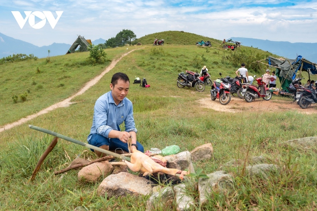 Ngỡ ngàng vẻ đẹp hoang sơ đỉnh Bình Hương, Quảng Ninh - Ảnh 11.