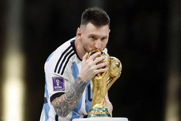 10 LESSONS from soccer superstar Messi: Don't sell out your friends, don't chase money, always give everything - Photo 1.