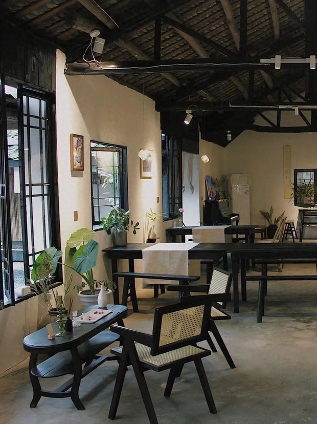 Áp lực cuộc sống phố thị, 9X dành 60 ngày cải tạo nhà cũ 500m2 thành không gian vừa kiếm ra tiền, vừa chill - Ảnh 8.