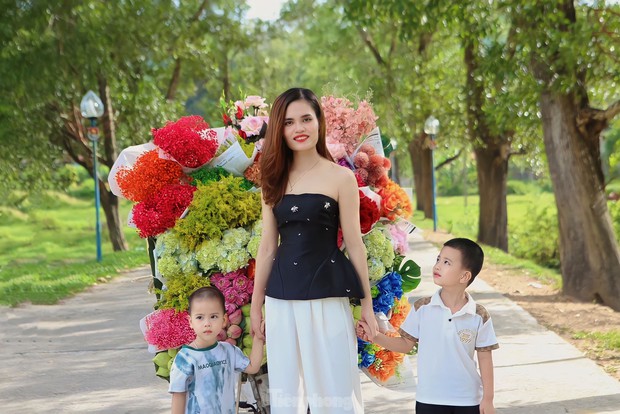 Cô gái 9x kiếm tiền triệu từ dịch vụ xe hoa chở mùa thu Hà Nội về Hà Tĩnh - Ảnh 6.