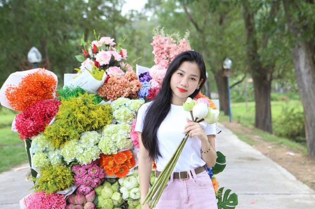 Cô gái 9x kiếm tiền triệu từ dịch vụ xe hoa chở mùa thu Hà Nội về Hà Tĩnh - Ảnh 17.