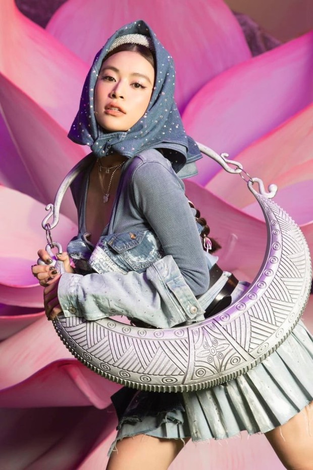 Cuộc họp báo của Hoàng Thùy Linh với sự đột phá về giáo dục công dân: Bí mật gì đang được tiết lộ?