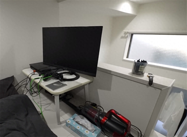 Chàng trai 21 tuổi sống trong căn nhà 7m2, suốt 3 năm hiếm khi nấu ăn - Ảnh 12.