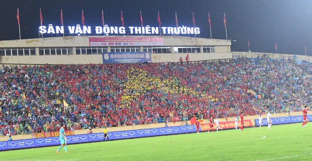 Quang Hải đổi áo với cầu thủ Palestine, Duy Mạnh được mẹ xoa đầu sau trận thắng của Đội tuyển Việt Nam - Ảnh 11.