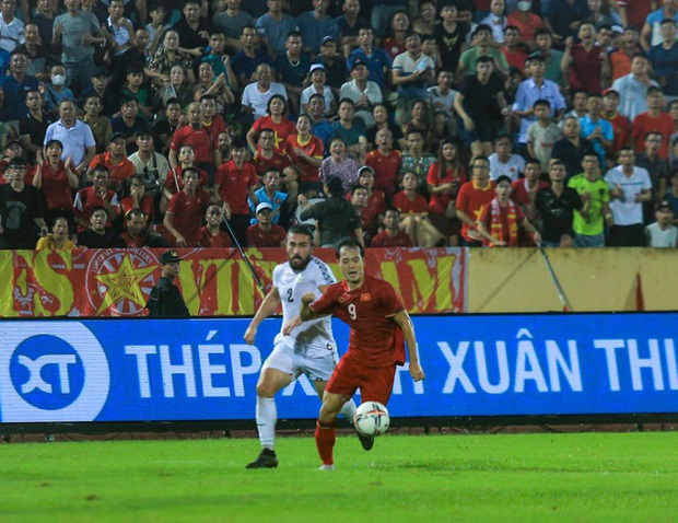 Hai bàn thắng đẹp không tưởng khiến Văn Toàn và Tuấn Hải trở thành nhân vật chính