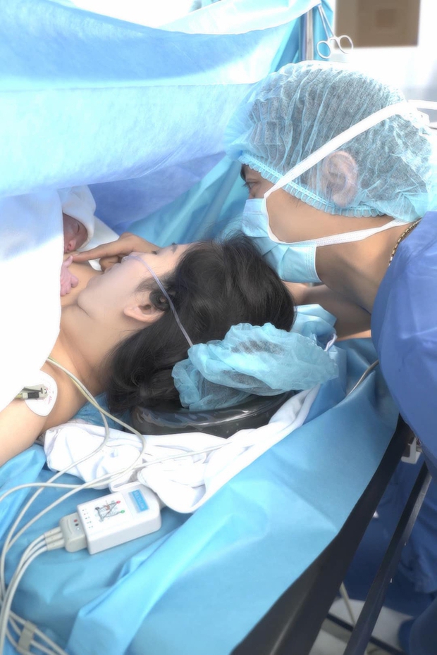 Khánh Thi lộ diện sau sinh con thứ 3, nhan sắc trở nên phi thường đây là lan tỏa của mụn nhọt ra sao?