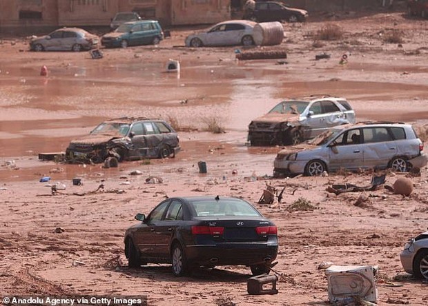 Loạt ảnh cho thấy mức độ càn quét kinh hoàng của lũ lụt khiến thành phố Derna bị tàn phá, 2.000 người nghi thiệt mạng - Ảnh 6.