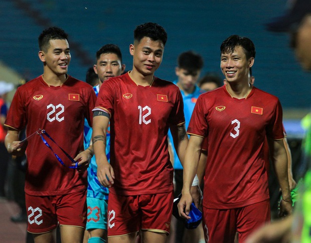 Cầu thủ đội tuyển Việt Nam chia tay nhau: Bất ngờ và xúc động