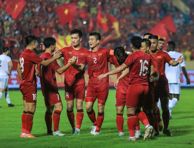 Hai bàn thắng đẹp không tưởng khiến Văn Toàn và Tuấn Hải trở thành nhân vật chính