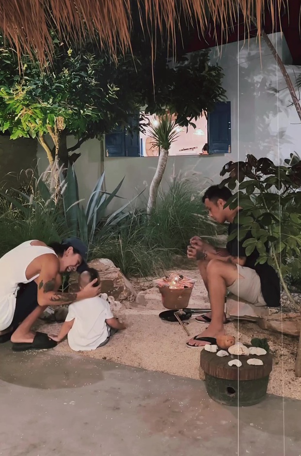 Thú vị gian bếp của vợ chồng Decao - Lâm Minh: Cửa sổ là máy hút mùi, bàn ăn có nơi ngắm cỏ lau - Ảnh 9. Thú vị gian bếp của vợ chồng Decao - Lâm Minh: Cửa sổ là máy hút mùi, bàn ăn có nơi ngắm cỏ lau - Ảnh 9.