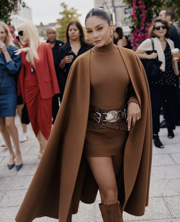 Mai Davika “lấn át bạn thân Hà Tăng, mẹ 4 con Blake Lively khoe body bốc lửa tại show Michael Kors - Ảnh 4. Mai Davika “lấn át bạn thân Hà Tăng, mẹ 4 con Blake Lively khoe body bốc lửa tại show Michael Kors - Ảnh 4.