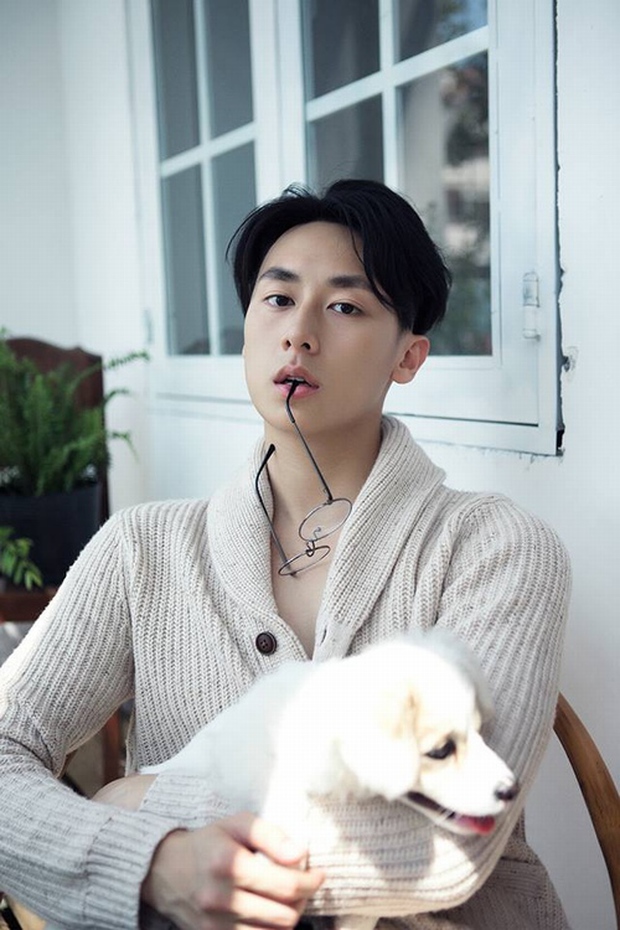 Ảnh quá khứ gây choáng của 2 mỹ nam đình đám Vbiz: Người nhan sắc trồi sụt tiều tuỵ, người ngố tàu đen nhẻm không nhận ra - Ảnh 6. Ảnh quá khứ gây choáng của 2 mỹ nam đình đám Vbiz: Người nhan sắc trồi sụt tiều tuỵ, người ngố tàu đen nhẻm không nhận ra - Ảnh 6.