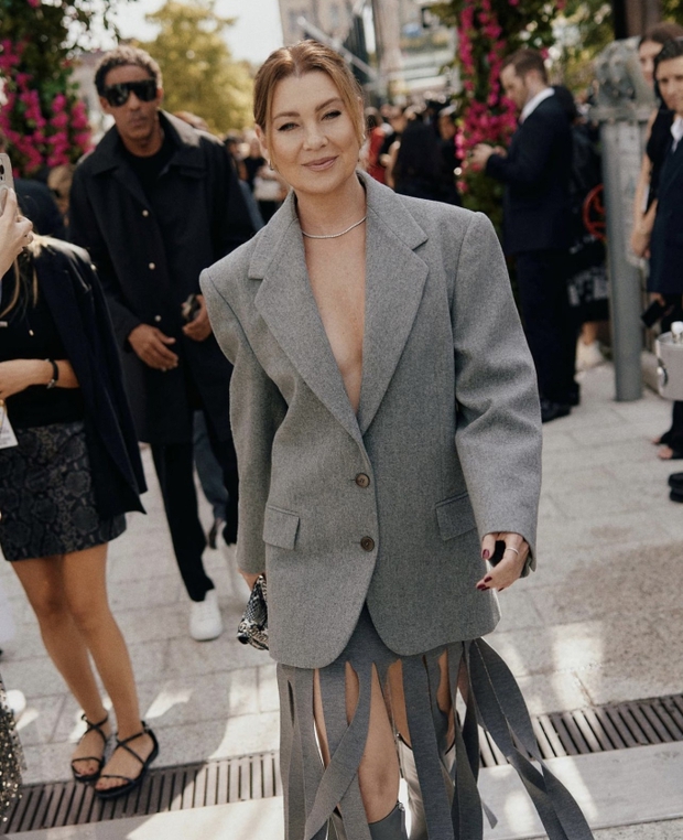 Mai Davika “lấn át bạn thân Hà Tăng, mẹ 4 con Blake Lively khoe body bốc lửa tại show Michael Kors - Ảnh 12. Mai Davika “lấn át bạn thân Hà Tăng, mẹ 4 con Blake Lively khoe body bốc lửa tại show Michael Kors - Ảnh 12.
