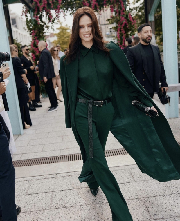 Mai Davika “lấn át bạn thân Hà Tăng, mẹ 4 con Blake Lively khoe body bốc lửa tại show Michael Kors - Ảnh 8. Mai Davika “lấn át bạn thân Hà Tăng, mẹ 4 con Blake Lively khoe body bốc lửa tại show Michael Kors - Ảnh 8.